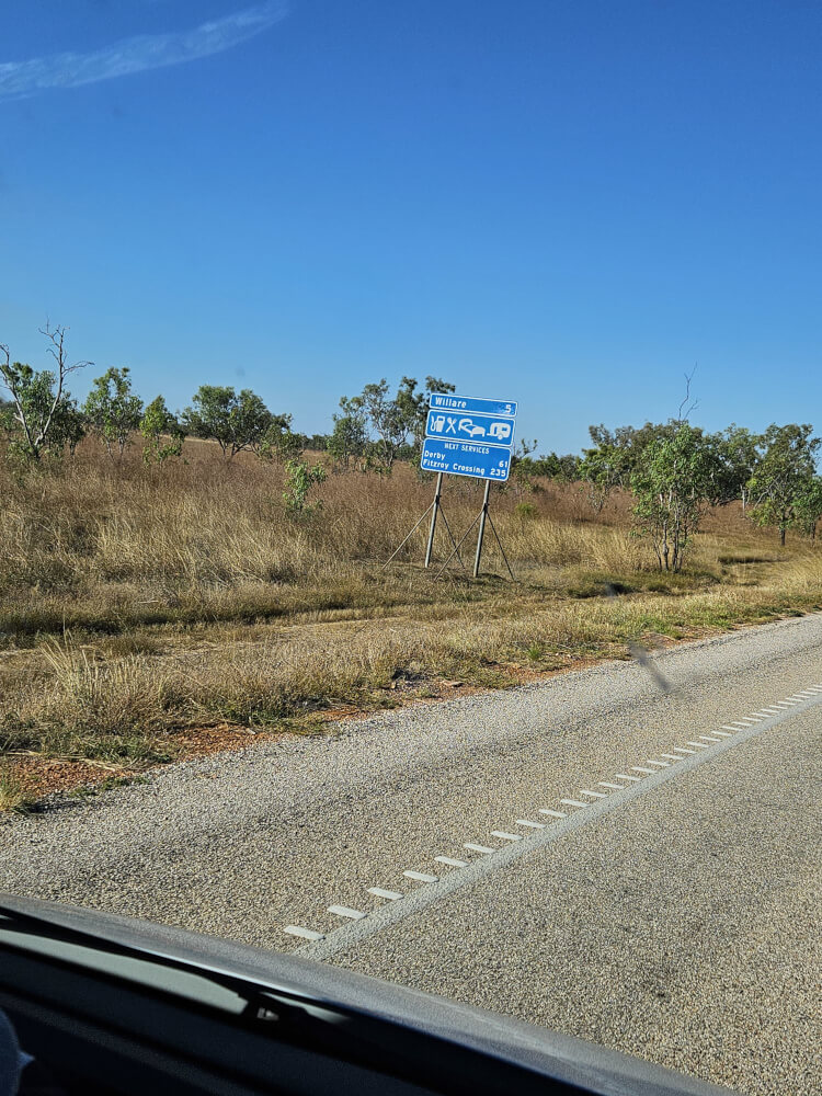 Willare, 5 km to go After 173 kilometres on the road, this was a very welcome sign. Our home for the first night was just five kilometres away.